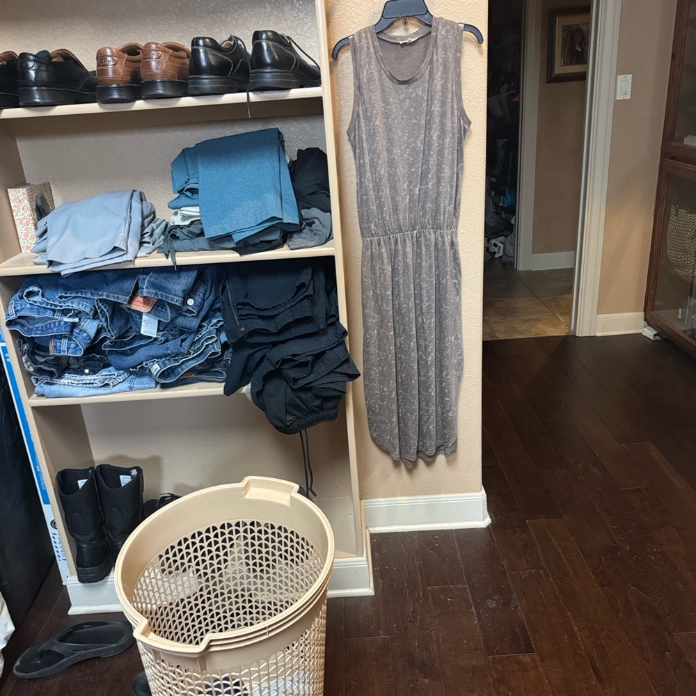 LA MIEL Sleeveless taupe  Midi Dress